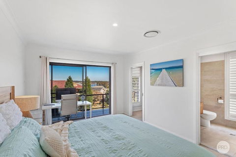 Aquablue Holiday Home - Hot Spa & Pool - 2m Walk To Beaches - Accommodation Bookings 2