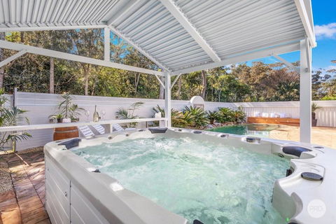 Aquablue Holiday Home - Hot Spa & Pool - 2m Walk To Beaches - Accommodation Bookings 1