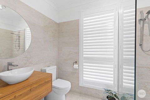 Aquablue Holiday Home - Hot Spa & Pool - 2m Walk To Beaches - Accommodation Bookings 4