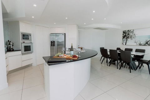 Aquavista Penthouse - Stunning 180 Views - Accommodation Bookings 4