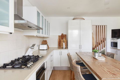 Arabella - 2 Bedroom Holiday House Nelson Bay - Accommodation Bookings 3