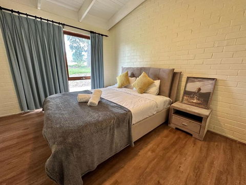 Arcadia Stunning Manor Tennis & Pool & Hottub - Accommodation Bookings 4