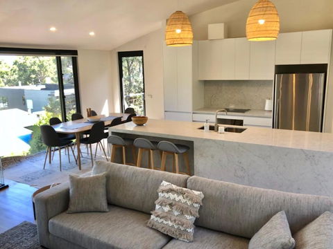 Architect Designed 4 Bedroom With Ocean Views From Every Room - Accommodation Bookings 0