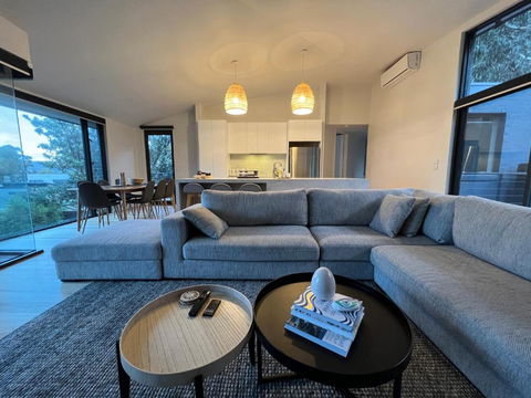 Architect Designed 4 Bedroom With Ocean Views From Every Room - Accommodation Bookings 2