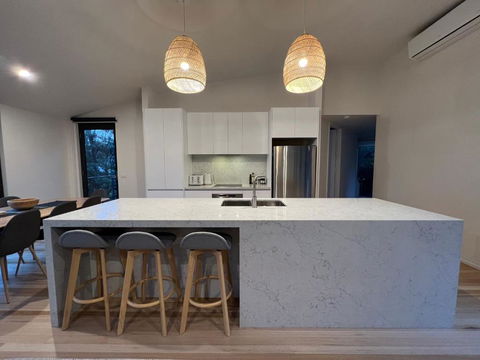 Architect Designed 4 Bedroom With Ocean Views From Every Room - Accommodation Bookings 1