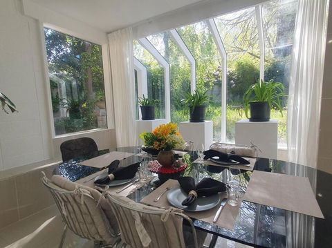Architectural Comfy 2B&2B Home With A Garden View Close To A Lake And Yarralumla Shopping Centre - Accommodation Bookings 0