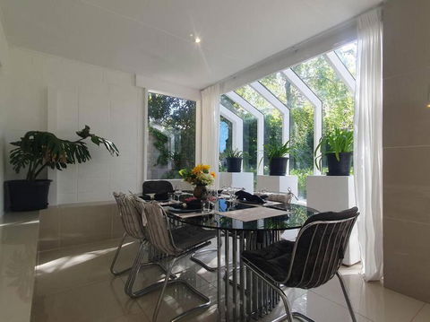 Architectural Comfy 2B&2B Home With A Garden View Close To A Lake And Yarralumla Shopping Centre - Accommodation Bookings 3