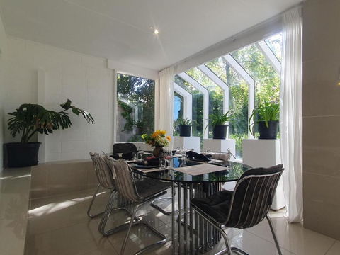 Architectural Comfy 2B&2B Home With A Garden View Close To A Lake And Yarralumla Shopping Centre - Accommodation Bookings 1