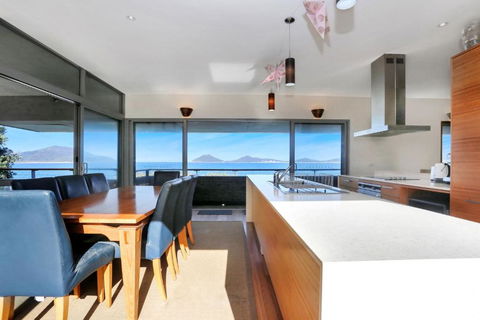 Architectural Design On The Beach - Accommodation Bookings 3