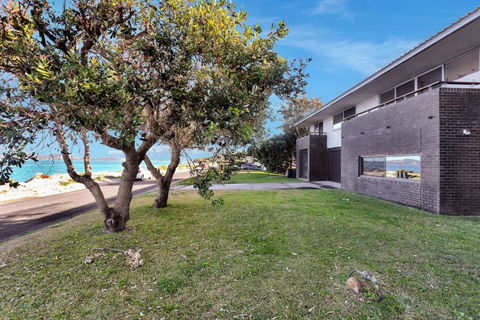 Architectural Design On The Beach - Accommodation Bookings 0