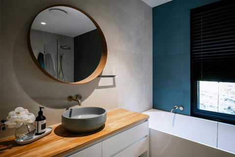 Architectural Gem In Central Red Hill - Accommodation Bookings 3