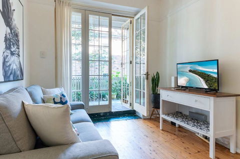 Art Deco 1 Bed Apt Close To Beach & CBD - Accommodation Bookings 1