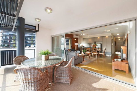 Artistic City Escape With Balcony And Parking - Accommodation Bookings 0