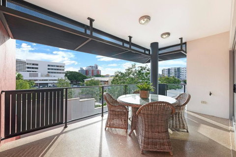 Artistic City Escape With Balcony And Parking - Accommodation Bookings 4
