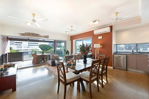 Artistic City Escape With Balcony And Parking - Accommodation Bookings 3