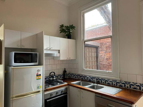 Artsy North Melbourne 2-Bedder - Accommodation Bookings 3