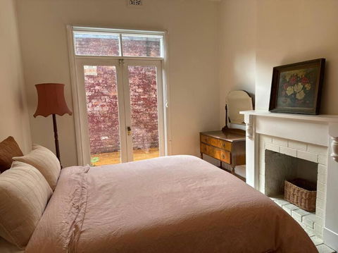 Artsy North Melbourne 2-Bedder - Accommodation Bookings 4