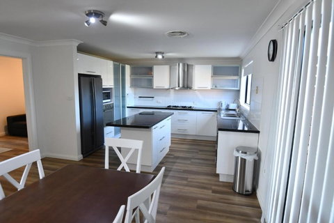 Ascot Gardens Serviced Apartments - Accommodation Bookings 2