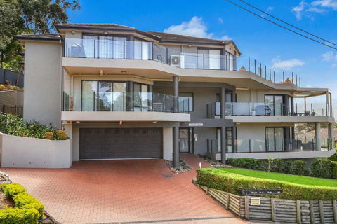 Ash Sienna - Accommodation Bookings 1