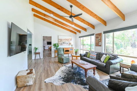 Aspen Abode - CBD, Fireplace, BBQ, 3 Smart TVs - Accommodation Bookings 1
