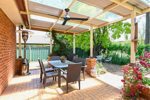Aspen Abode - CBD, Fireplace, BBQ, 3 Smart TVs - Accommodation Bookings 3