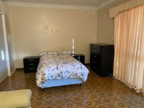 Aspley Large Room & Share Bathroom With Other Guests - Accommodation Bookings 1