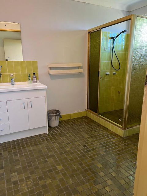 Aspley Large Room & Share Bathroom With Other Guests - Accommodation Bookings 3