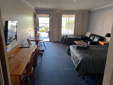 Asters On James Motor Inn - Accommodation Bookings 2