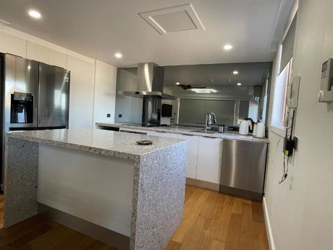 Astor Apartment 1 - Accommodation Bookings 4