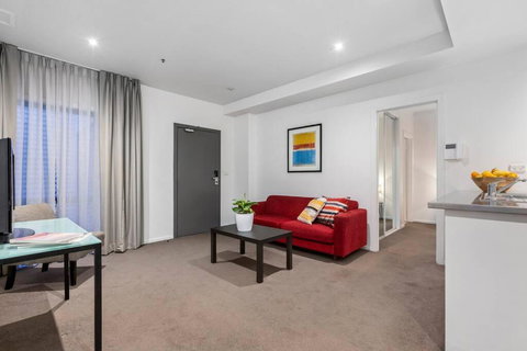 Astral Apartments. Spacious 2 Bed, 2 Bath Apartment In A Great Location. - Accommodation Bookings 0