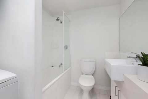 Astral Apartments. Spacious 2 Bed, 2 Bath Apartment In A Great Location. - Accommodation Bookings 1