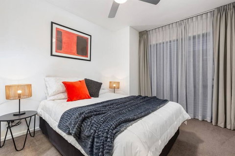 Astral Apartments. Spacious 2 Bed, 2 Bath Apartment In A Great Location. - Accommodation Bookings 3