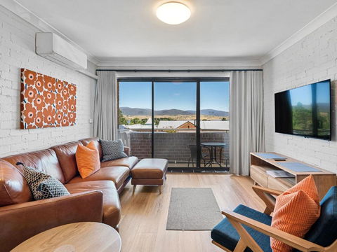 Astrids At Central Park - 2BR L Lake & Mountain Views L Central Location L WiFi - Accommodation Bookings 2