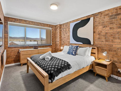 Astrids At Central Park - 2BR L Lake & Mountain Views L Central Location L WiFi - Accommodation Bookings 4