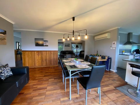 At HOME On HOLMES - Accommodation Bookings 2
