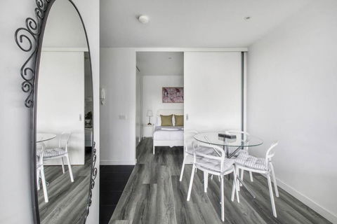 Aura Off Flinders Lane - A City Centre Balcony Abode - Accommodation Bookings 1