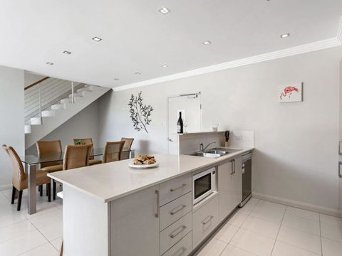 Aura Apartments Unit 13 59 Shoal Bay Road - Accommodation Bookings 4