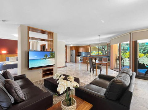 Aurora Cottages - Six Seasons - Accommodation Bookings 0