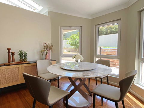 Aussie Escape Poolside Comfort And Relaxation - Accommodation Bookings 4