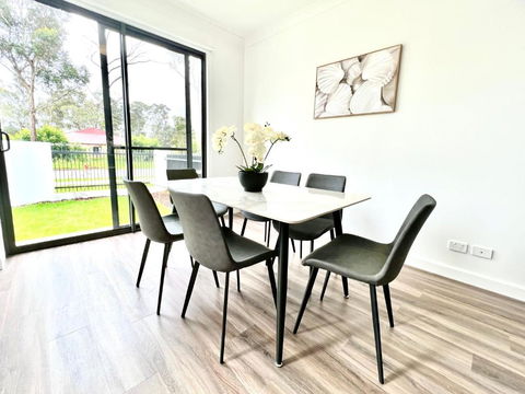 Austral Brand New Modern 4 Br Home - Accommodation Bookings 2