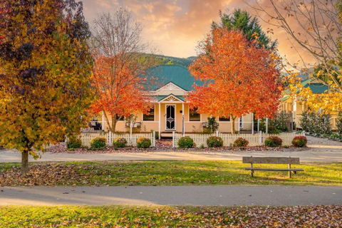 Autumn Beauty - Garden Cottage 4 - Accommodation Bookings 0