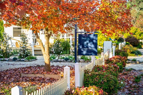 Autumn Beauty - Garden Cottage 4 - Accommodation Bookings 1