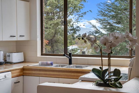 Avalanche 3 - 3BR Apartment L Central Location L Balcony L WiFi - Accommodation Bookings 3