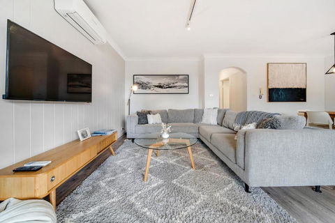 Avalanche 3 - 3BR Apartment L Central Location L Balcony L WiFi - Accommodation Bookings 1