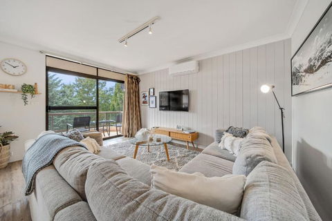 Avalanche 3 - 3BR Apartment L Central Location L Balcony L WiFi - Accommodation Bookings 2