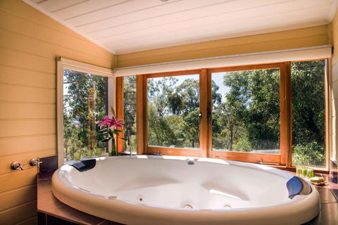 Avalon Private Spa Villa With Beautiful Tree Views - Accommodation Bookings 1