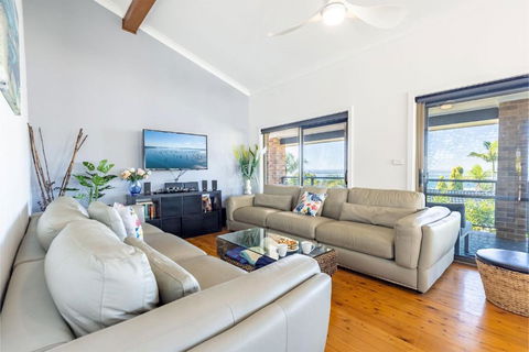 Away Nelson Bay, 29 Wollomi Ave - Spacious Family Home With Water Views, Pet Friendly, Wifi & Aircon - Accommodation Bookings 3