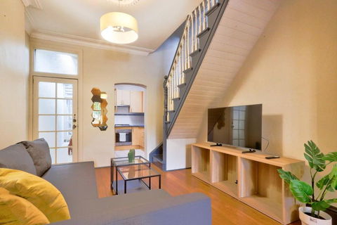 Awesome 2 Bedroom House Surry Hills - Accommodation Bookings 1