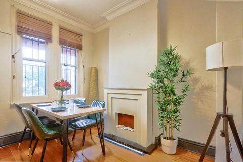 Awesome 2 Bedroom House Surry Hills - Accommodation Bookings 4
