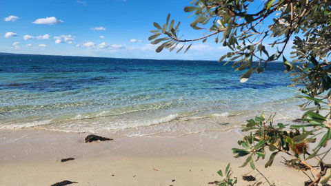 AXL Orion Beach Home: Beach Front - Accommodation Bookings 3